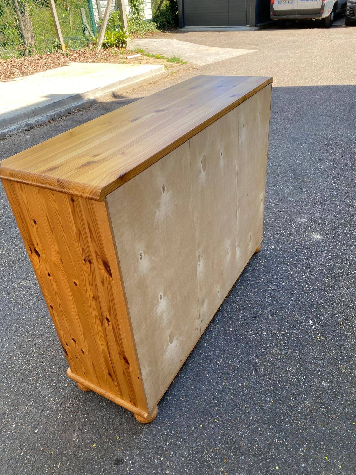 English chest of drawers, solid pine sideboard, 7 drawers and 2 doors