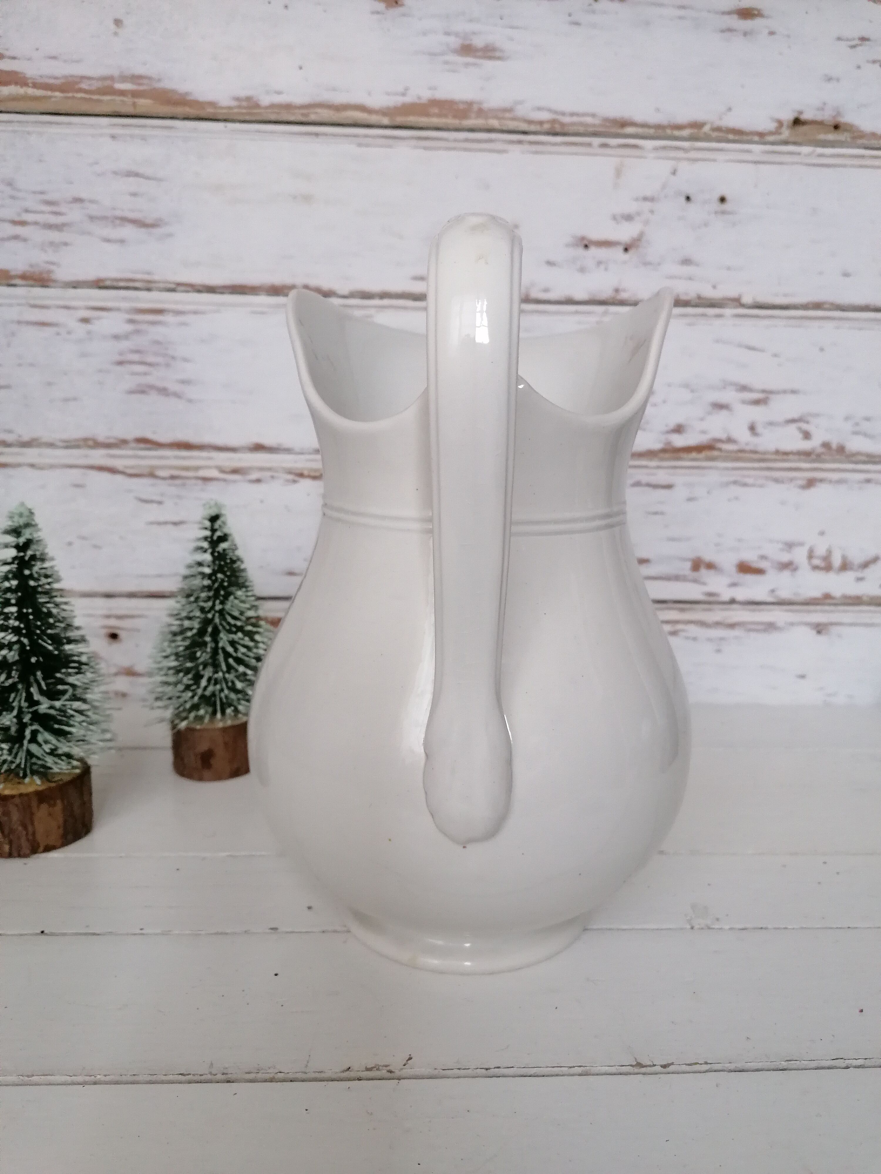 Pitcher in earthenware
