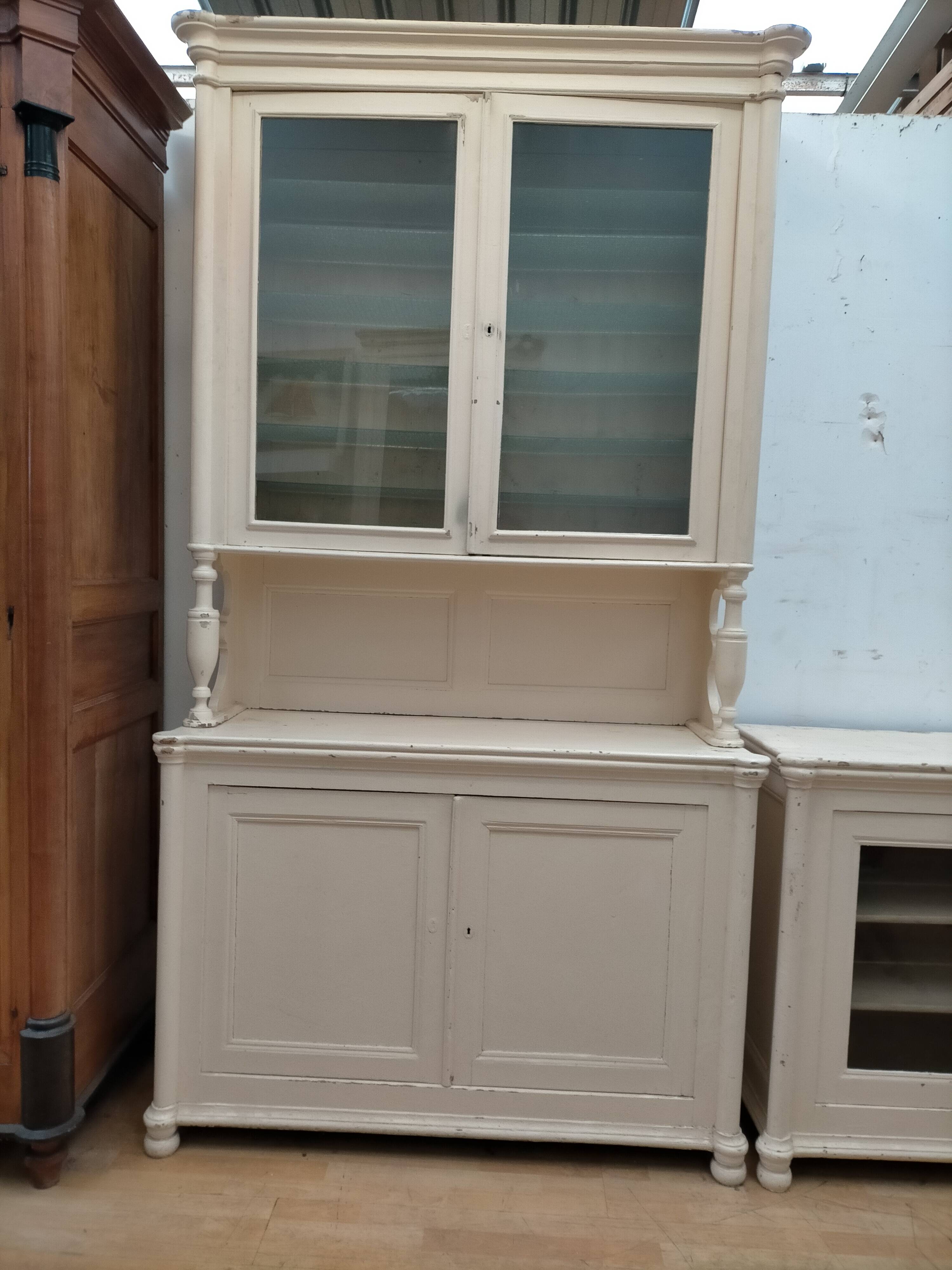 Meuble de pharmacie