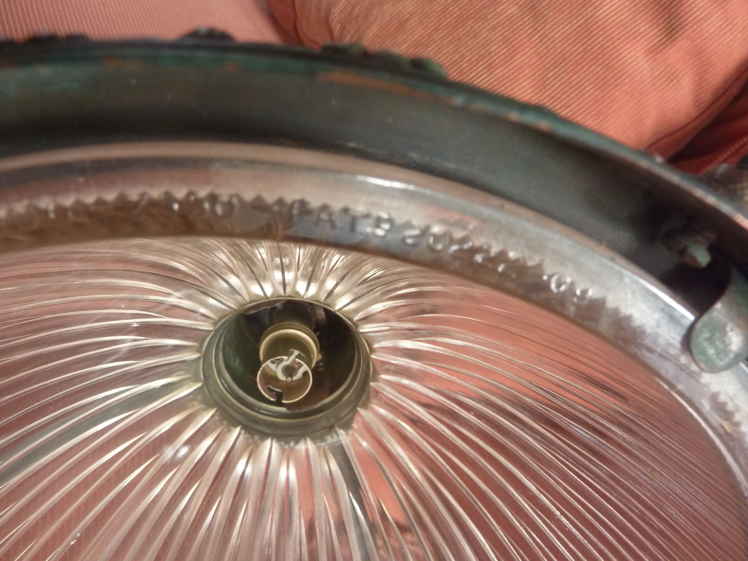 Industrial holophane suspension