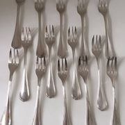 Ensemble de 14 fourchettes à gâteau christofle modèle spartour