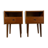 Paire de tables de chevet mid-century modern en teck avec tiroir