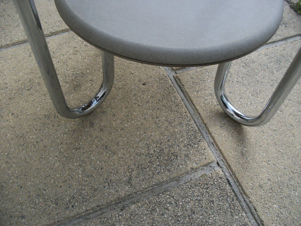 Pedestal table 2 trays Vintage