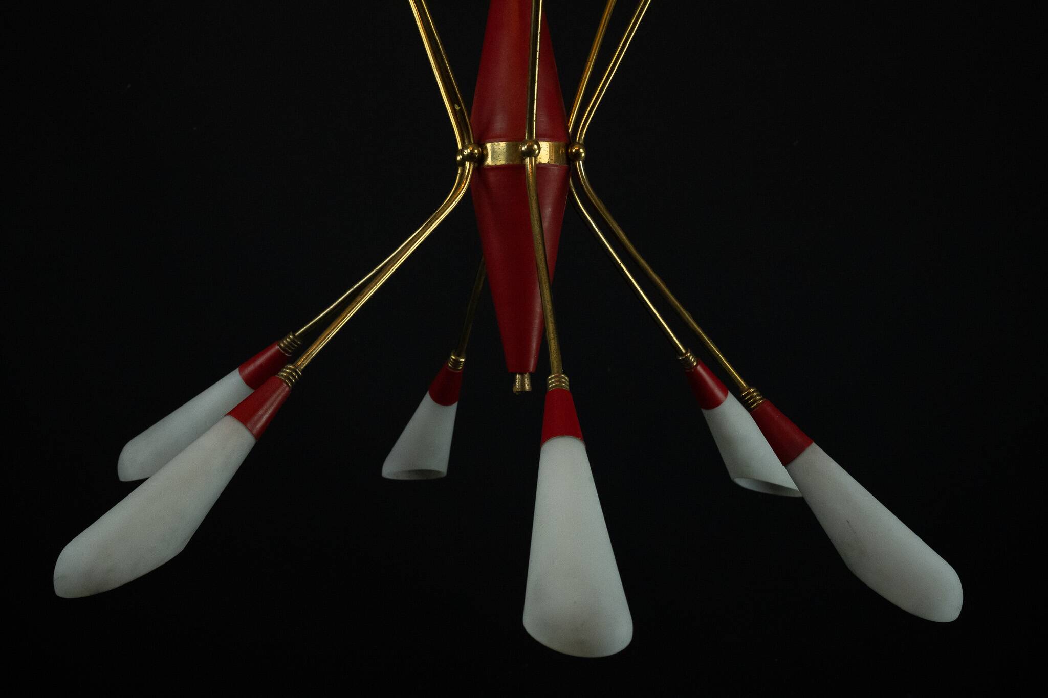 Mid-Century 12 lights chandelier in the manner of Stilnovo. Italy 1950s