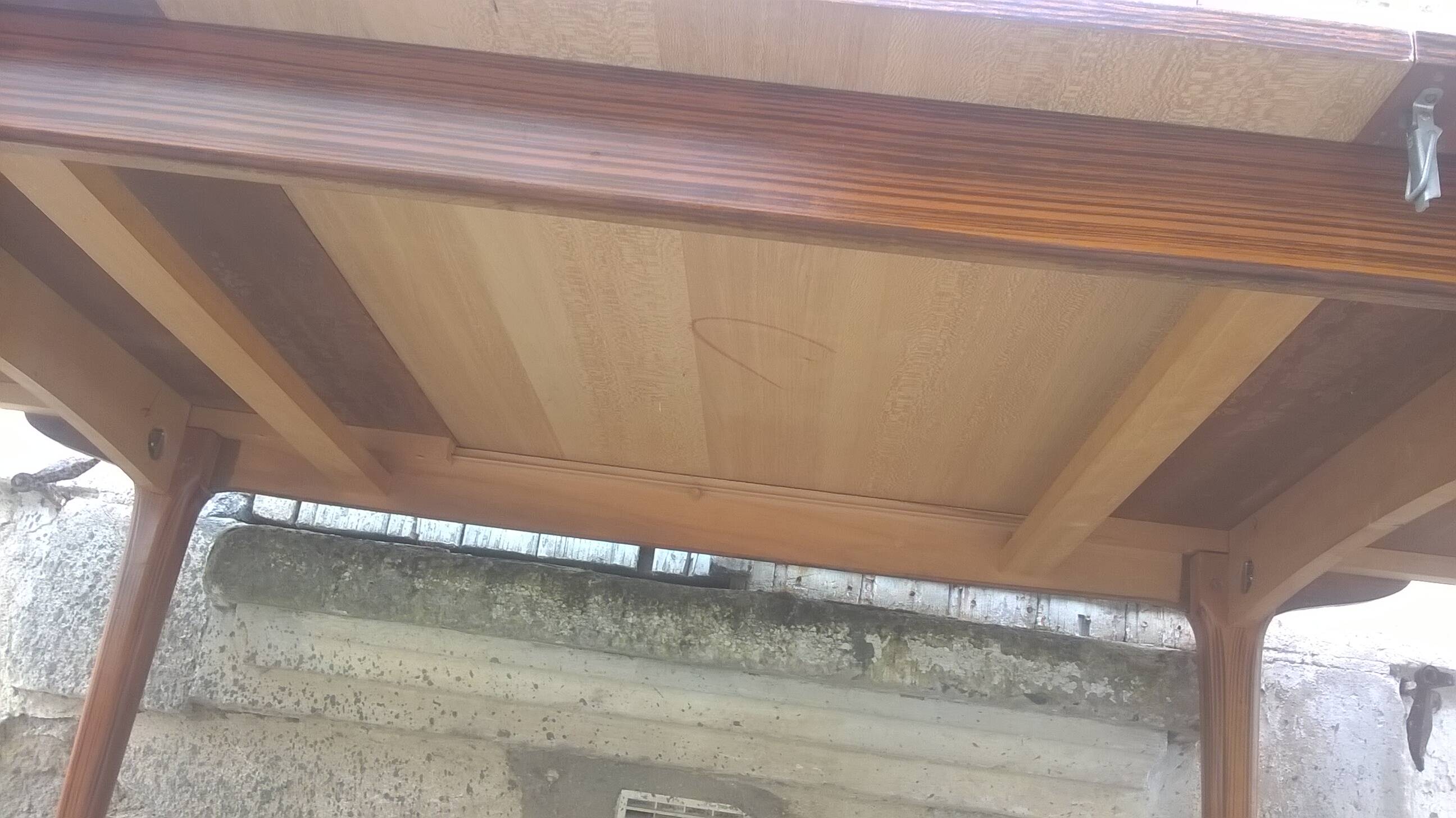 Extendable teak dining table