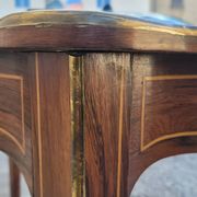 Table bureau de milieu de forme violonnée Napoléon iii 19ème en marqueterie