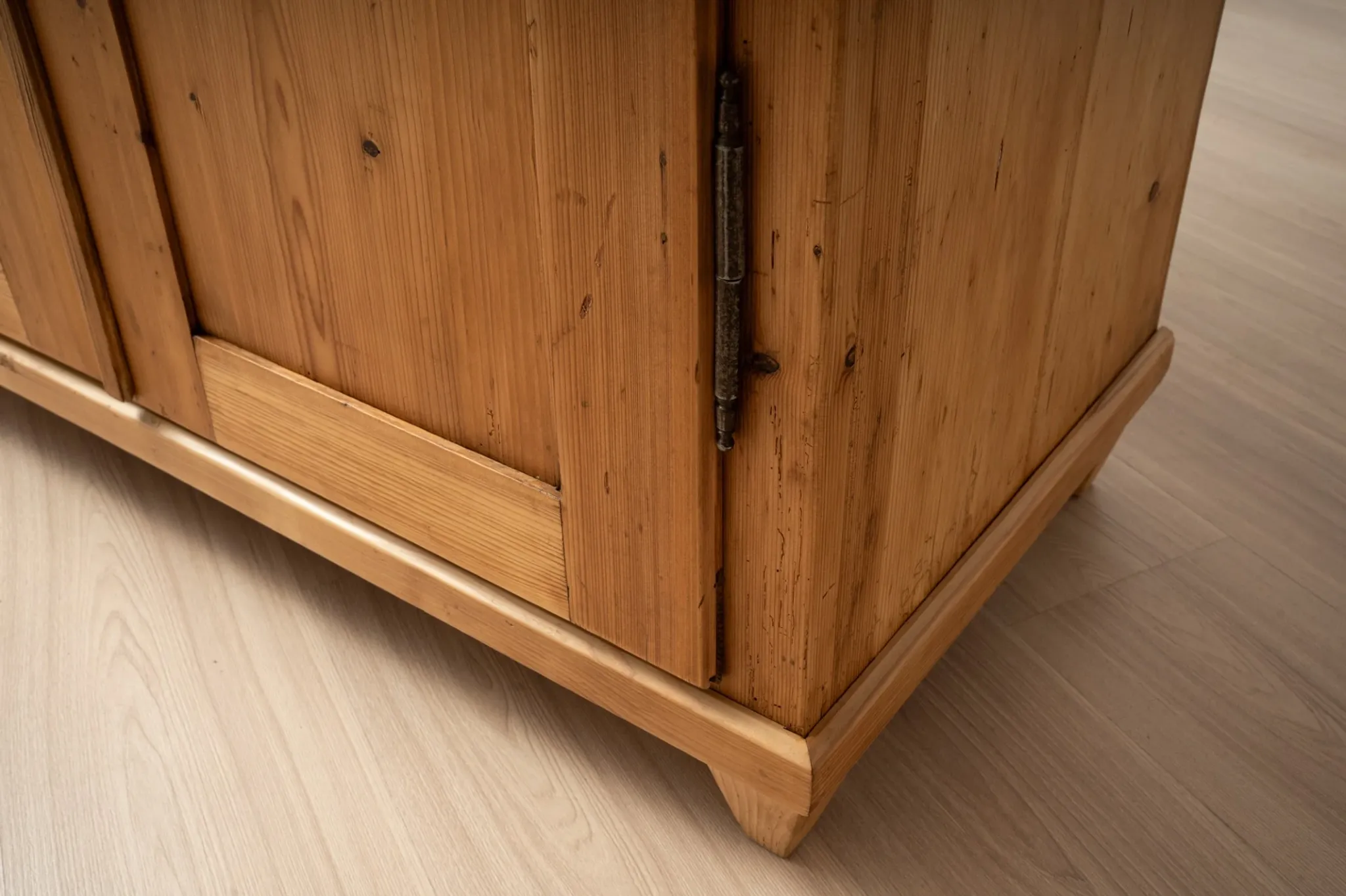 Antique German Pine Wardrobe with Hanging Rail and Shelf, Late 19th Century