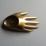 Empty-pocket brass hand