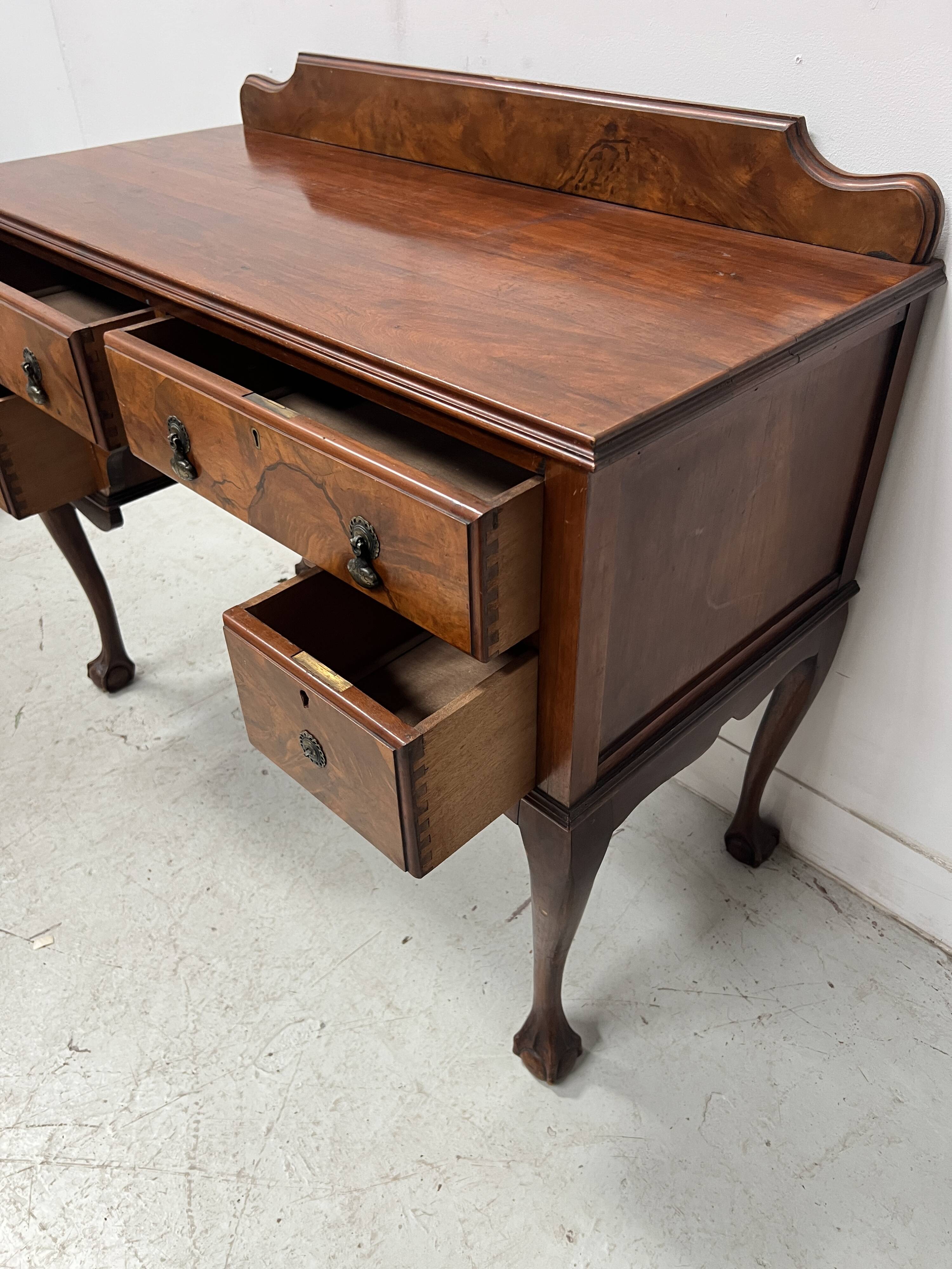 Bureau plat Regency en acajou et placage XIX siècle