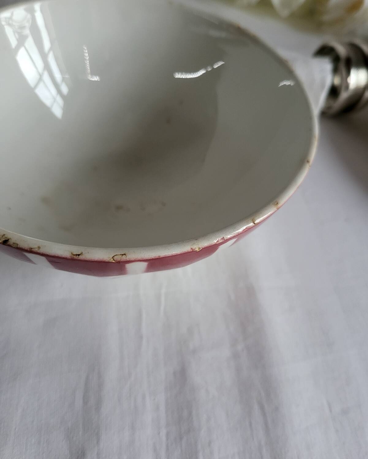 Old bowl in earthenware DIGOIN SARREGUEMINES with faceted burgundy.