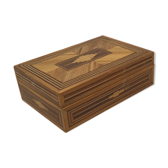 Straw marquetry box