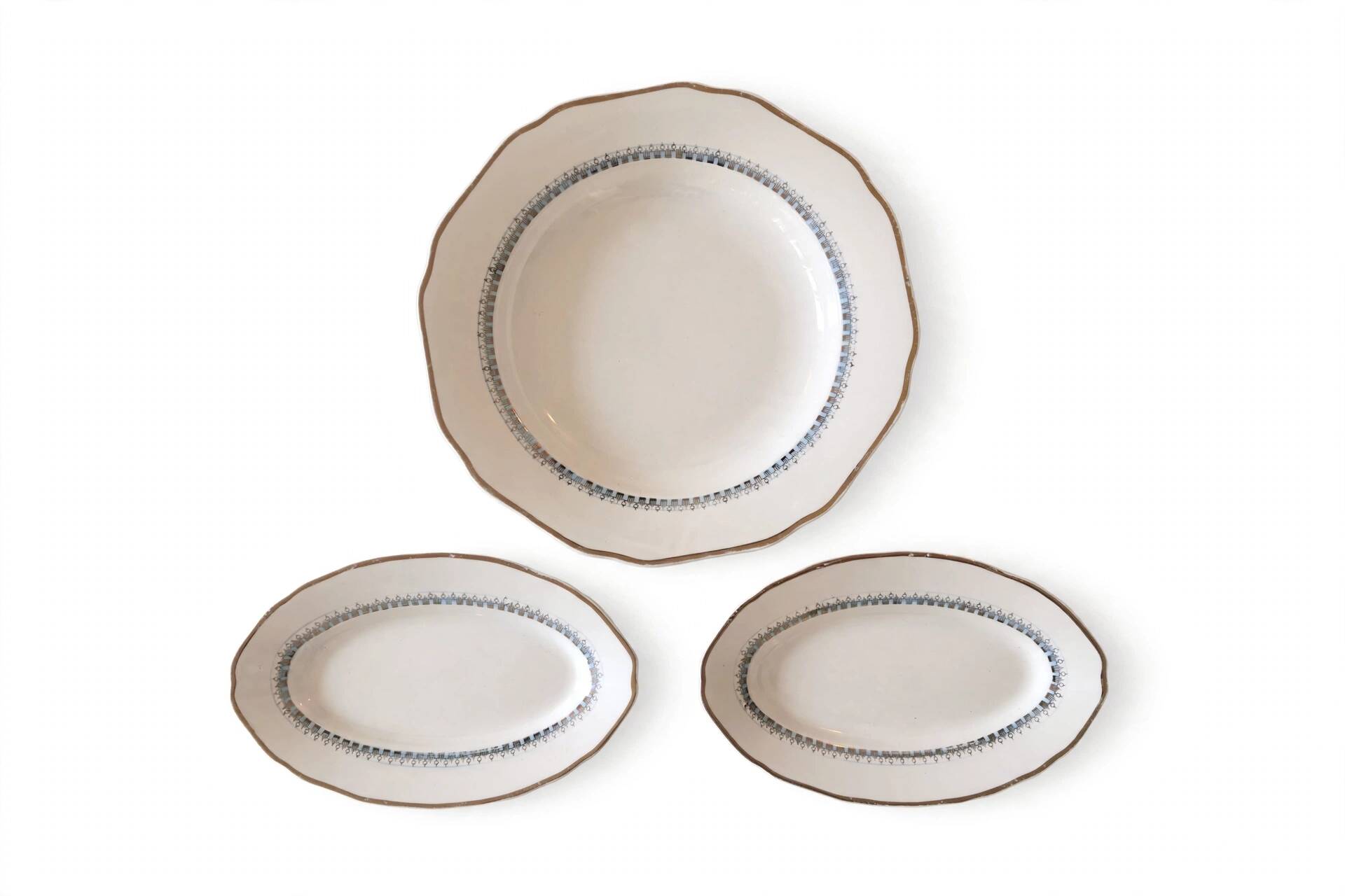 Service of 13 pieces in Longwy faience. Auteuil model, 10 plates, 1,
