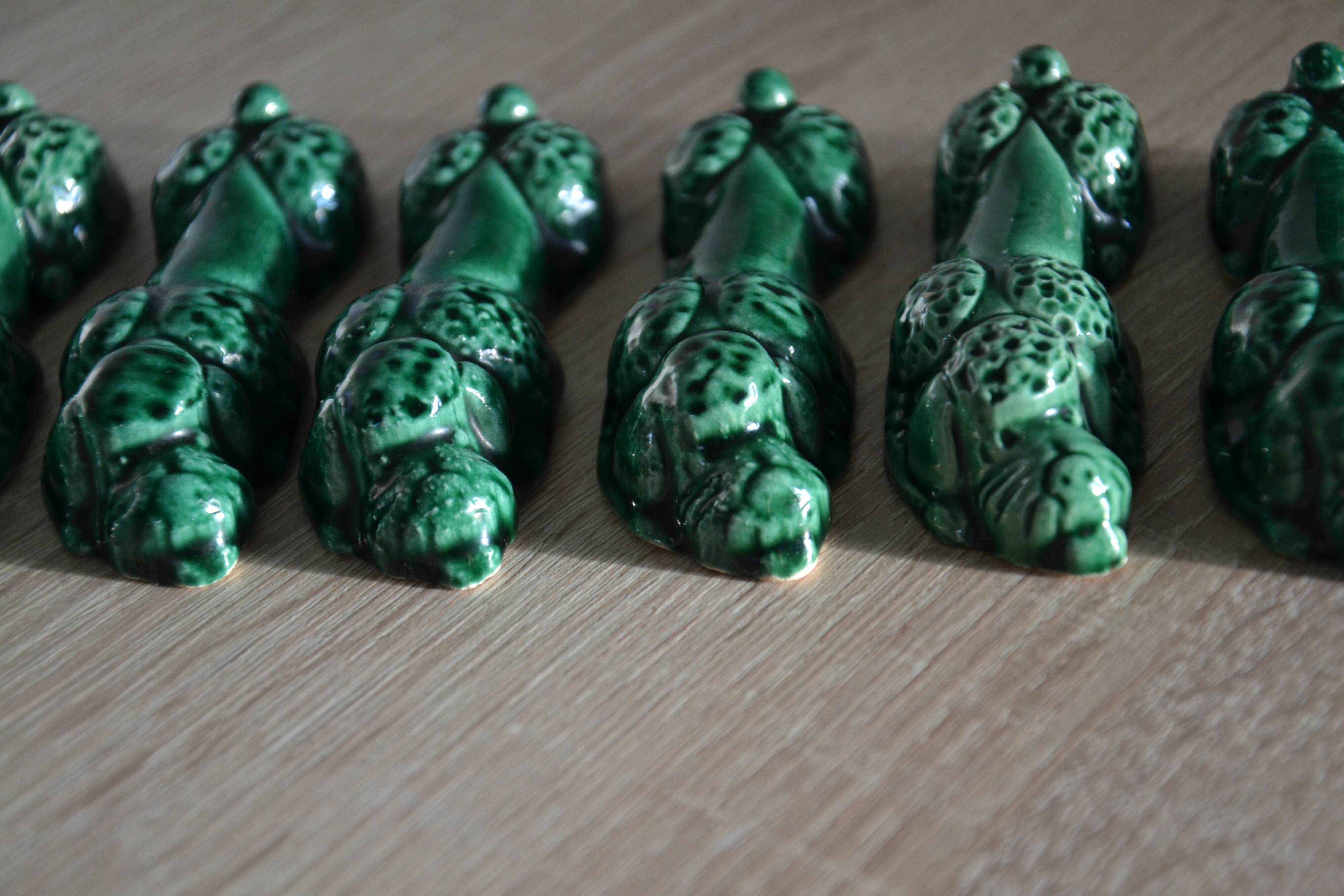 12 green earthenware knife rests