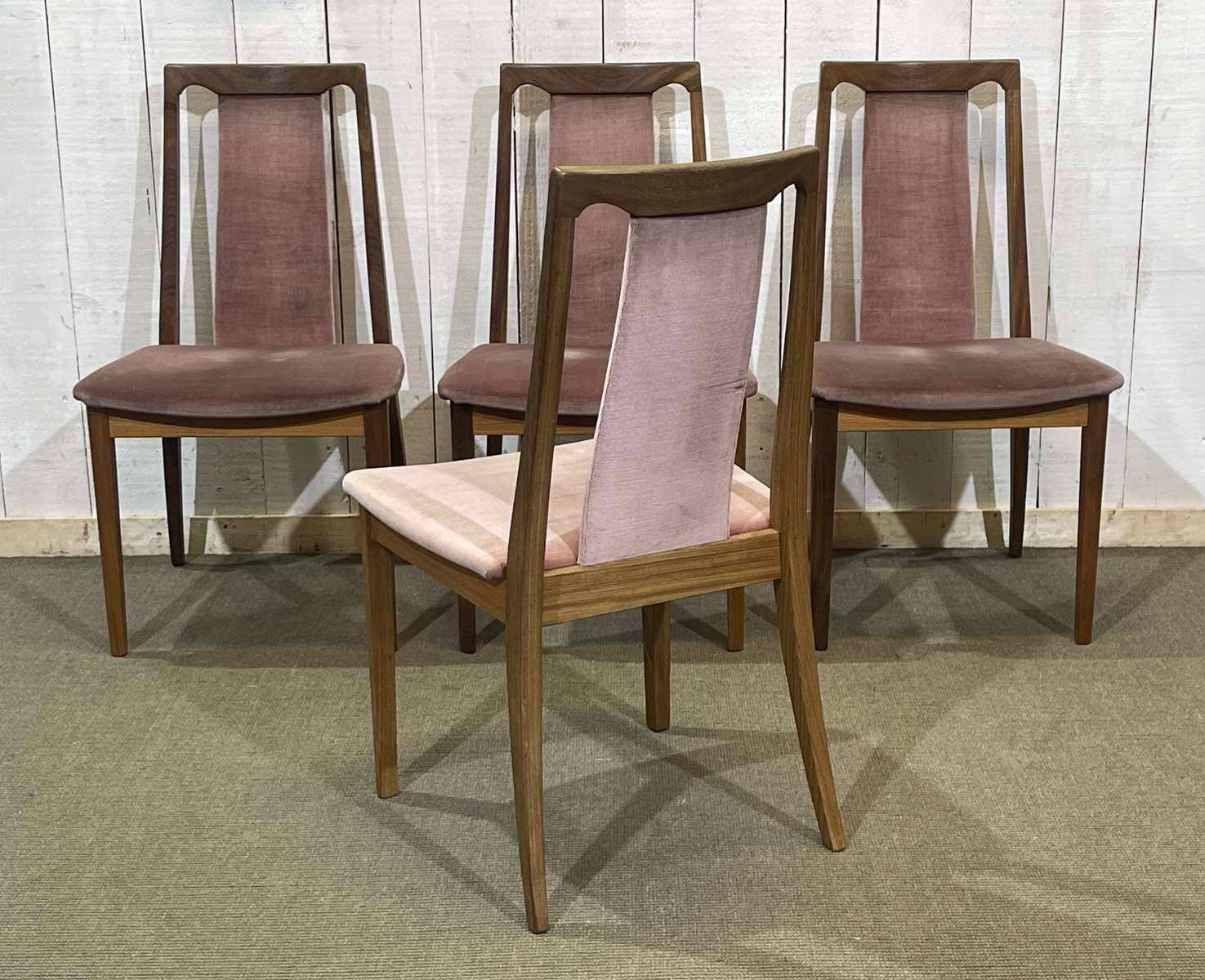 Suite de 4 chaises GPlan en teck des années 1980
