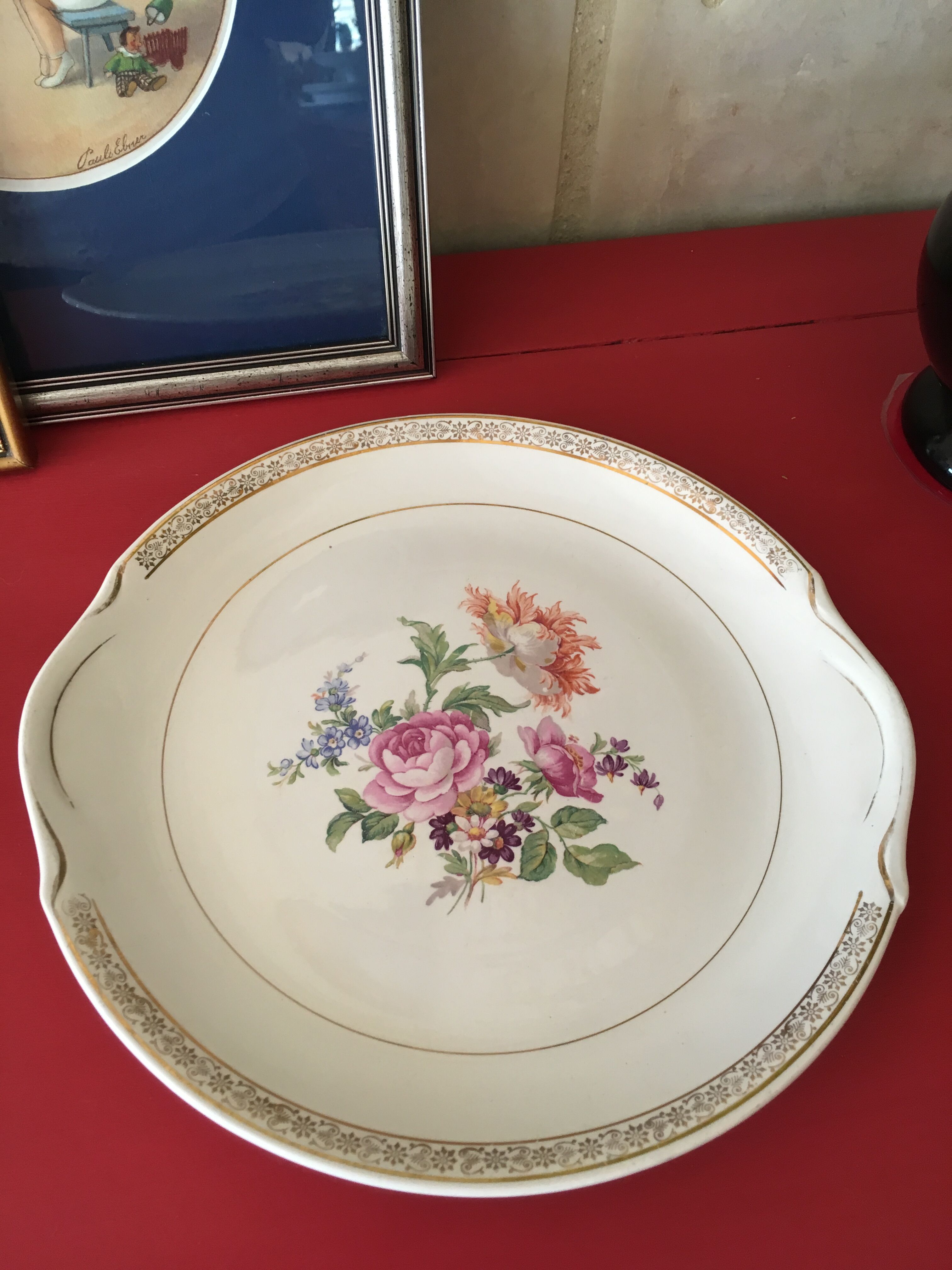 Dessert dish and its 8 plates