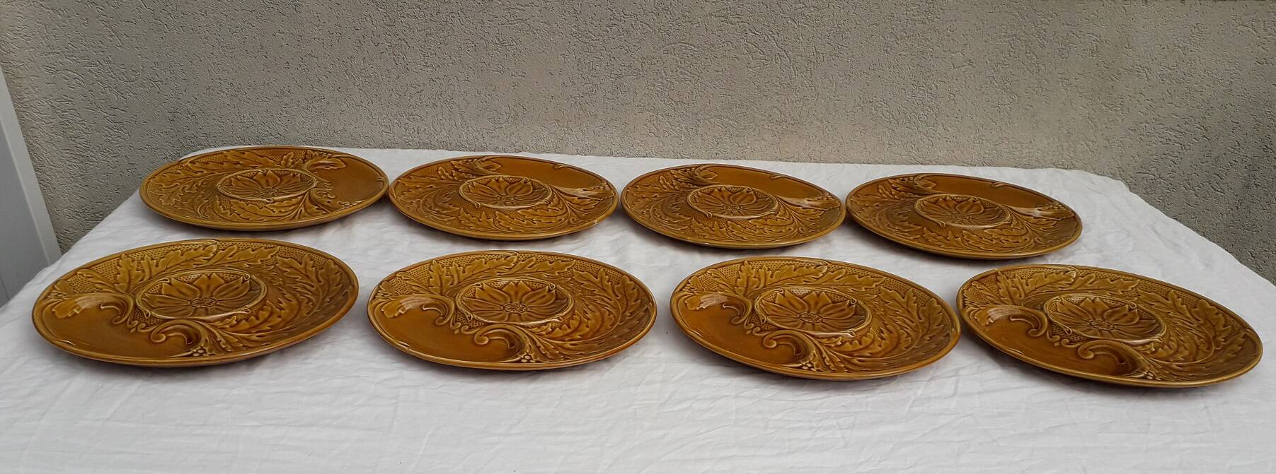 Assiette à artichaut en barbotine en faïence de Gien