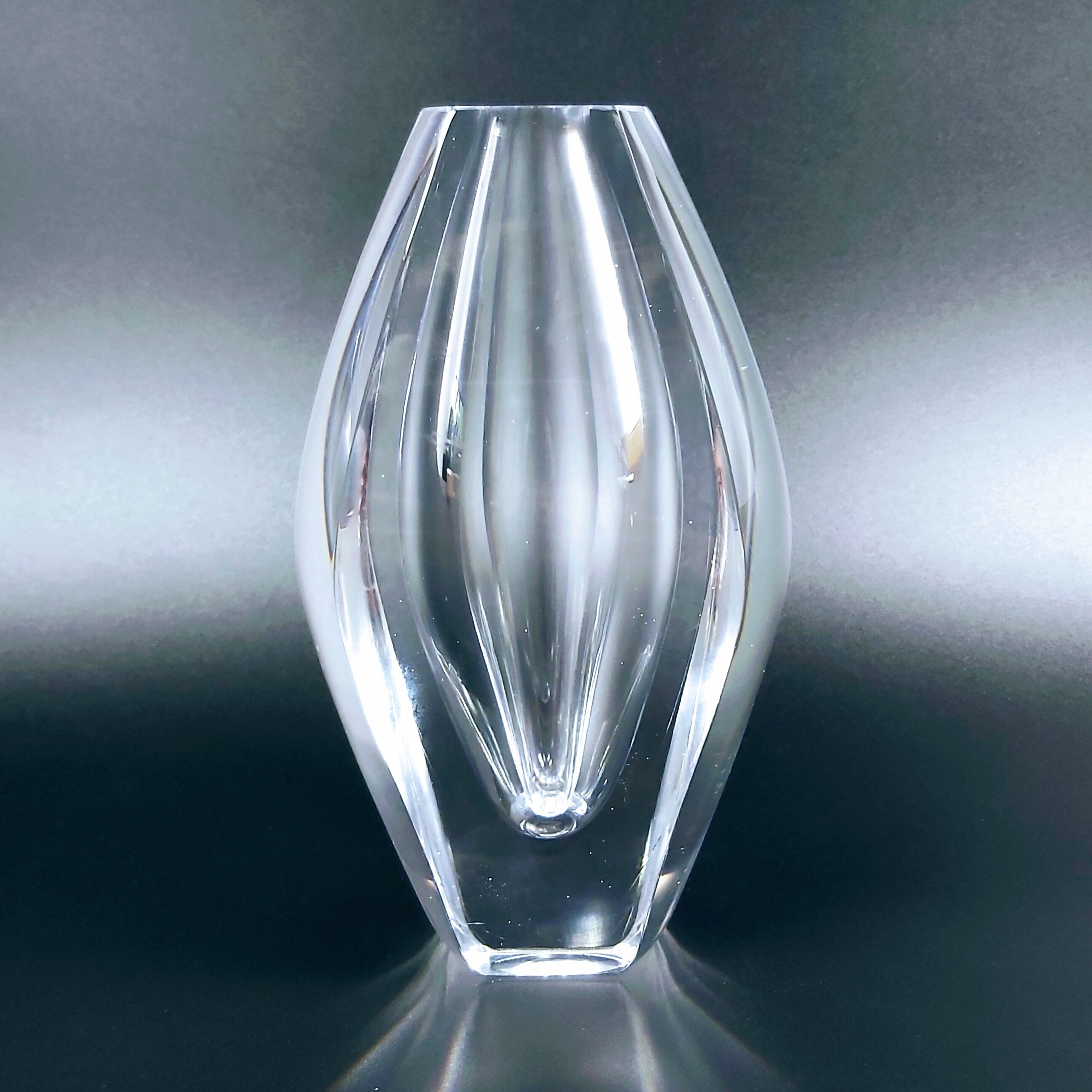 "Ventana" glass vase by Mona Morales-Schildt for Kosta, Sweden, 1950
