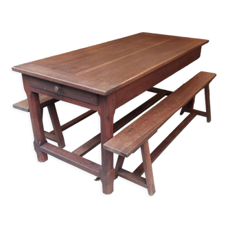 Farmhouse table and its 2 benches