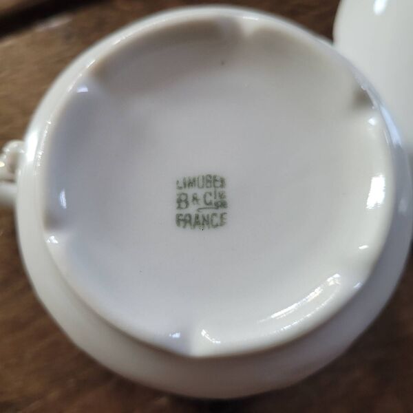​8 tasses et soucoupes Bernardaud Limoges, circa 1900-1920