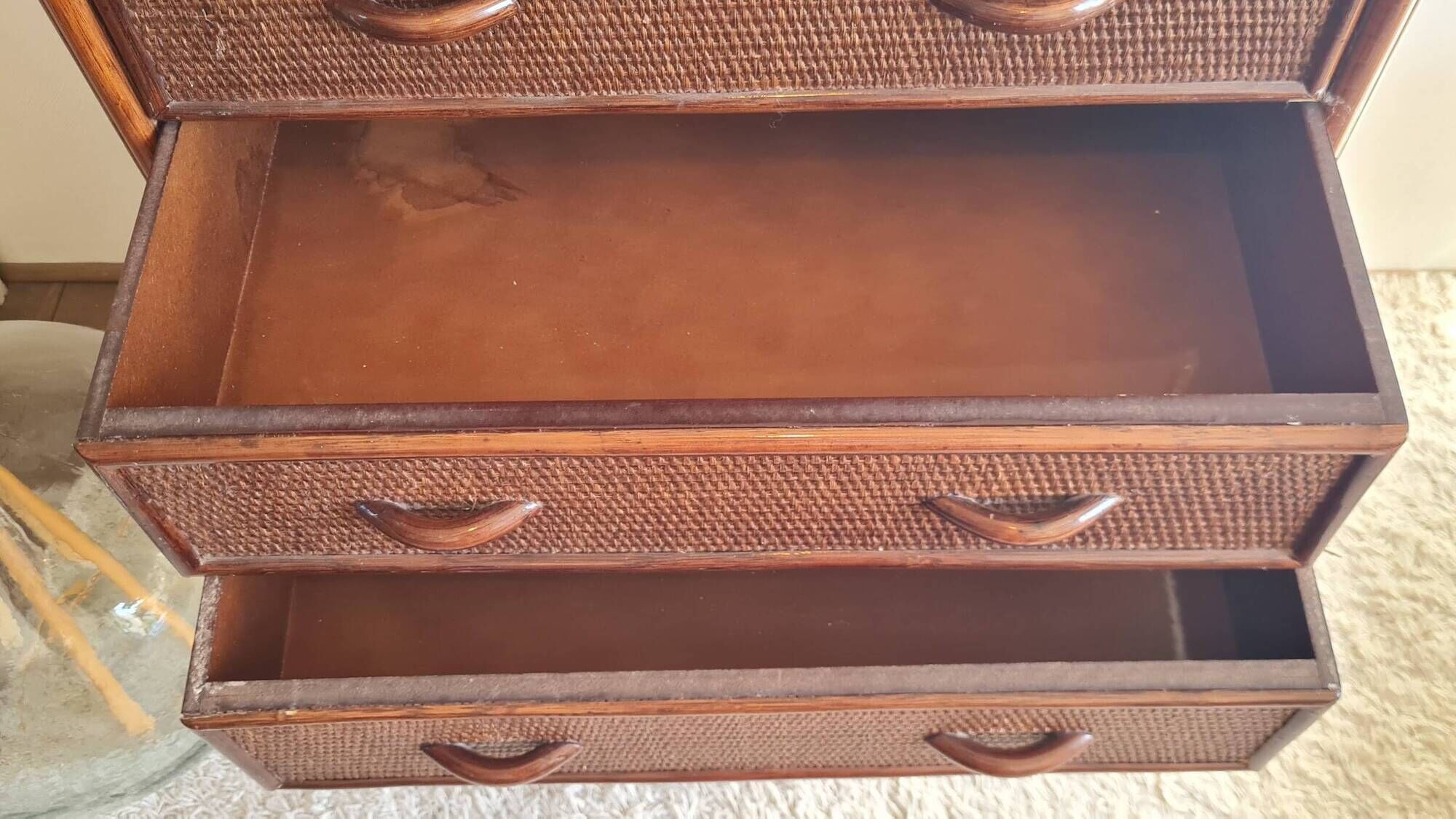 Commode en rotin vintage circa années 70