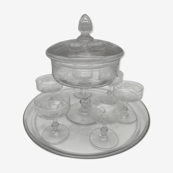Engraved crystal fruit/liquor service, 6 cups and tray