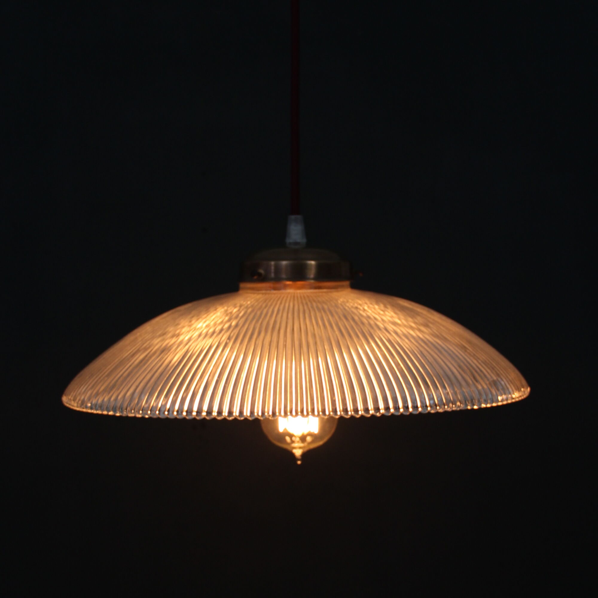 Suspension old striated glass