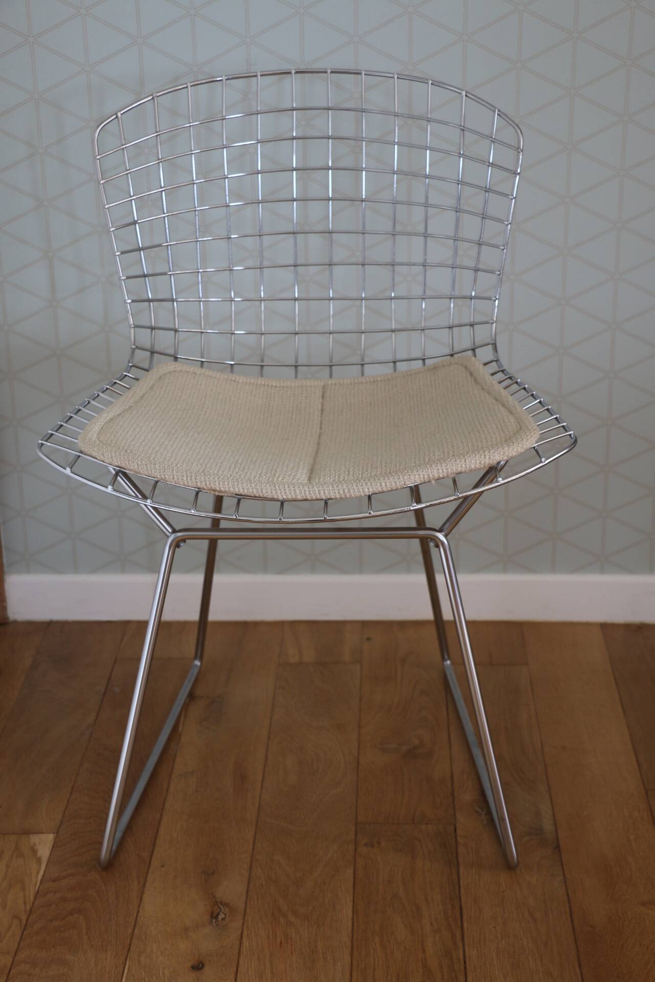 4 chrome Bertoia chairs with cushion
