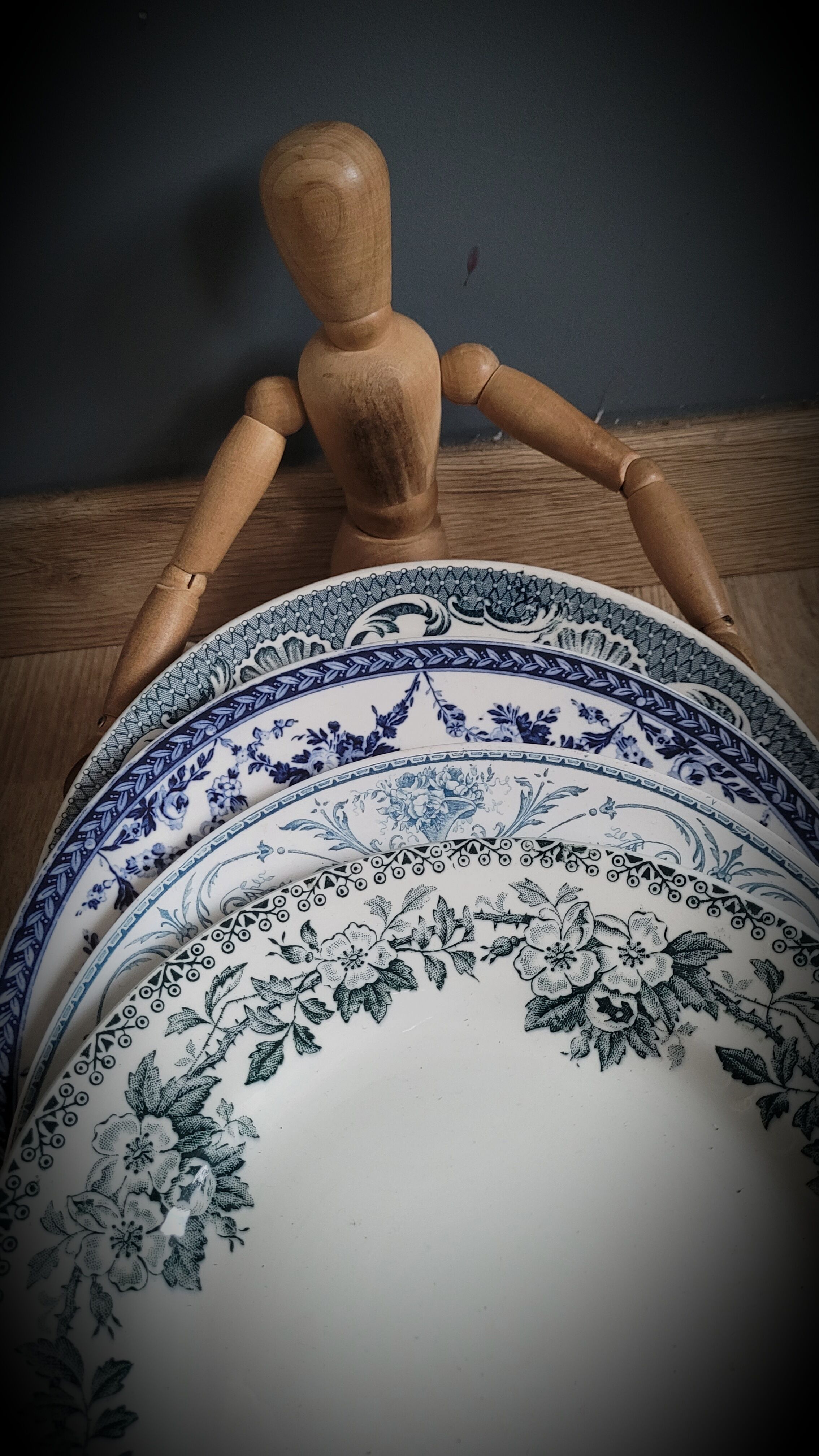 Quartet flat blue plates dessert 39