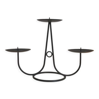 Minimalist style three-spoke candlestick or candle holder