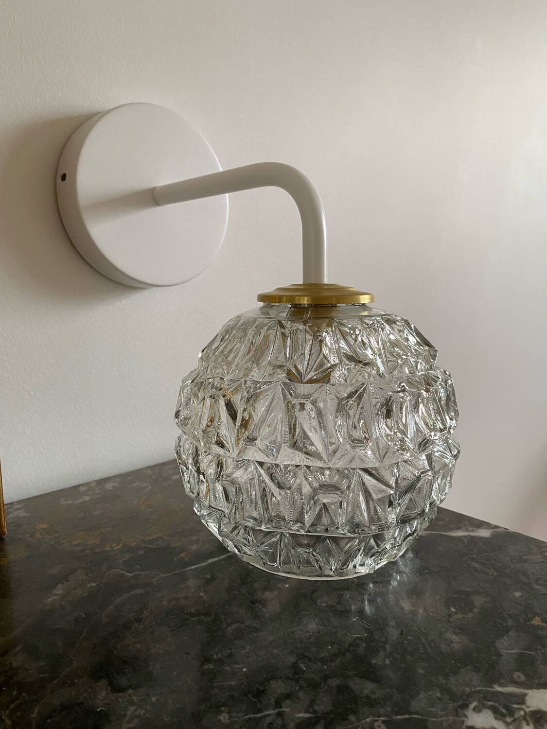 Wall lamp with vintage globe