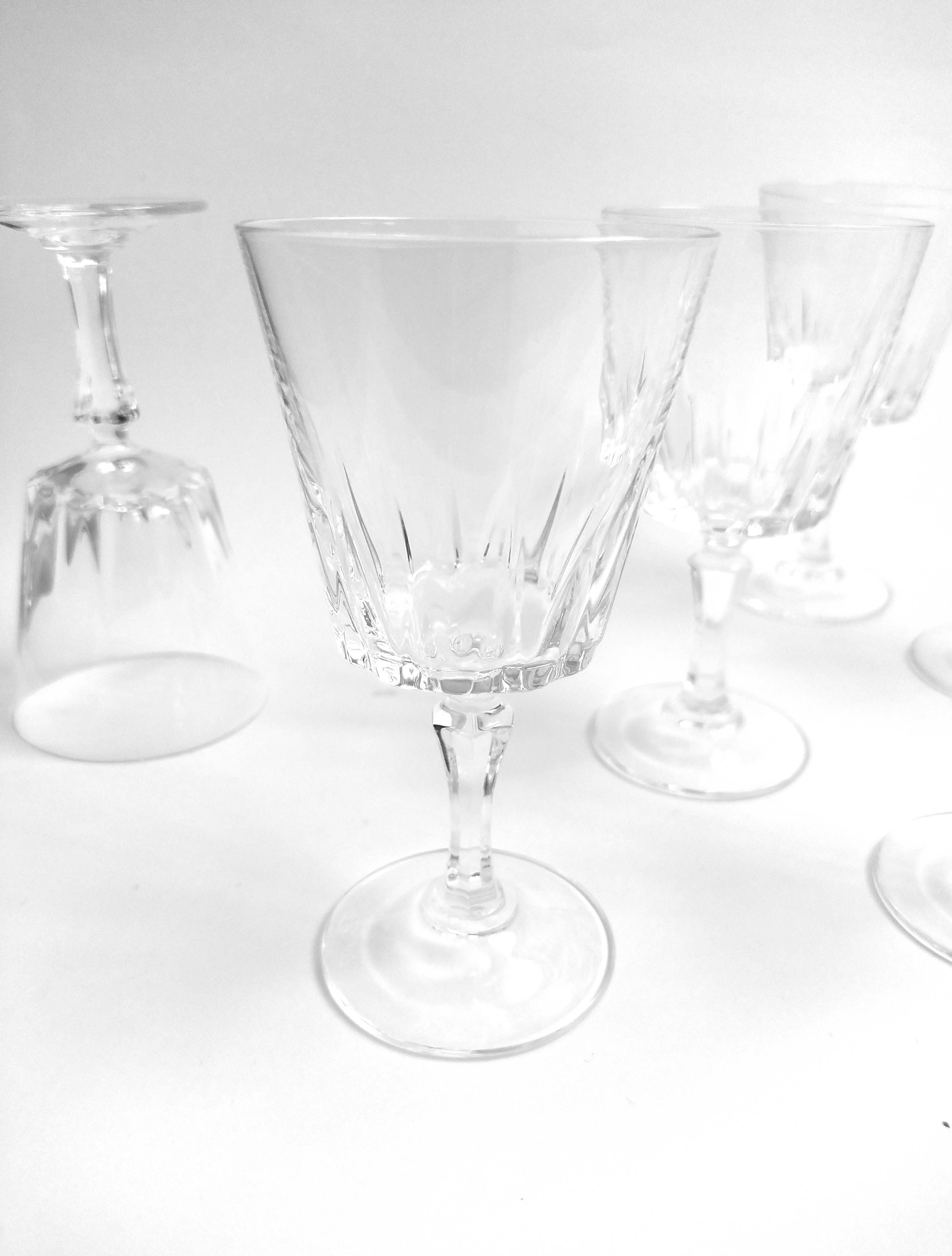 Set of 9 vintage Arcques crystal white wine glasses