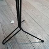 Ashtray with mechanism on foot