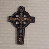 Glazed ceramic devotion cross – floral patterns