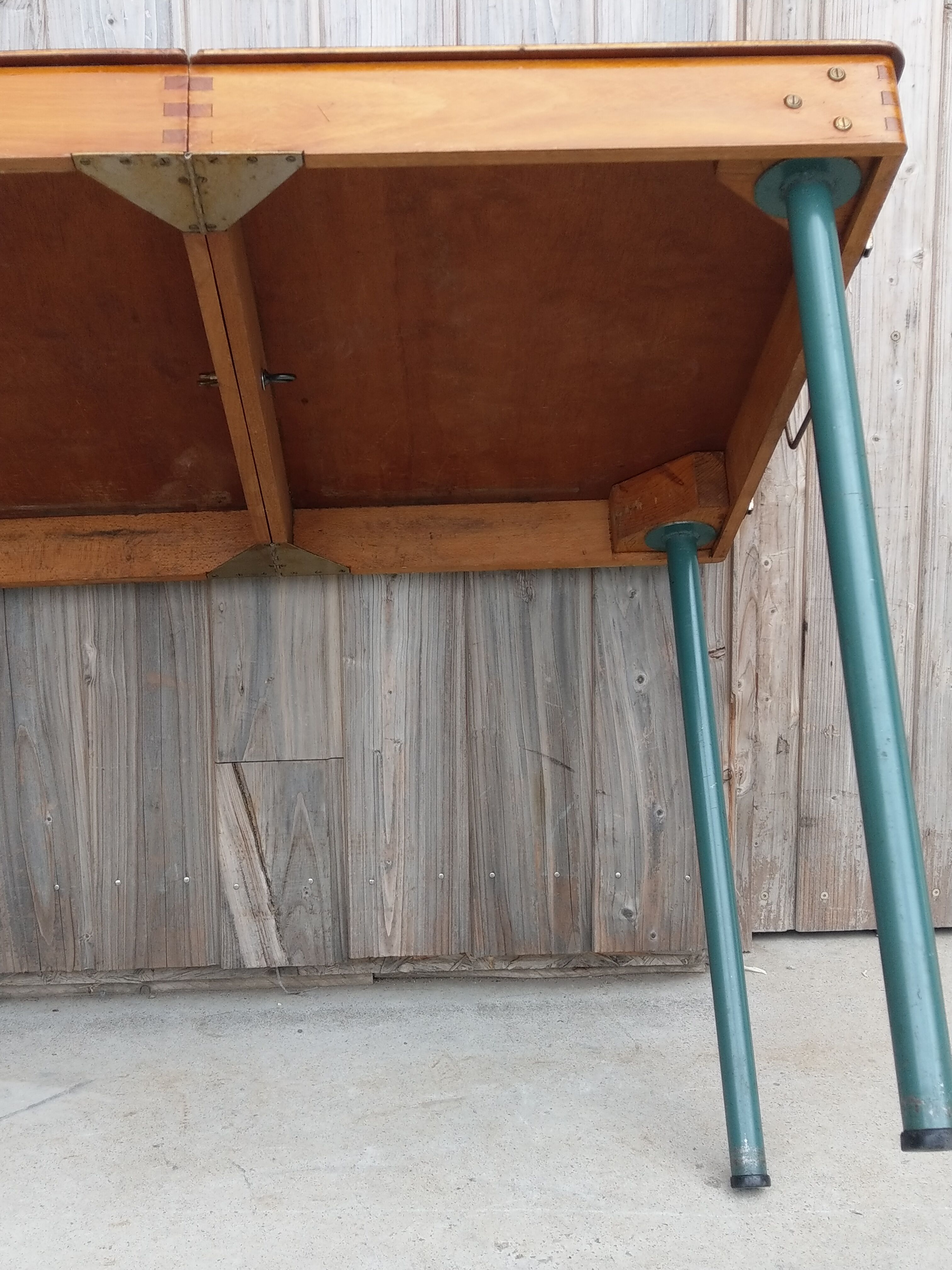 Picnic "valise" table