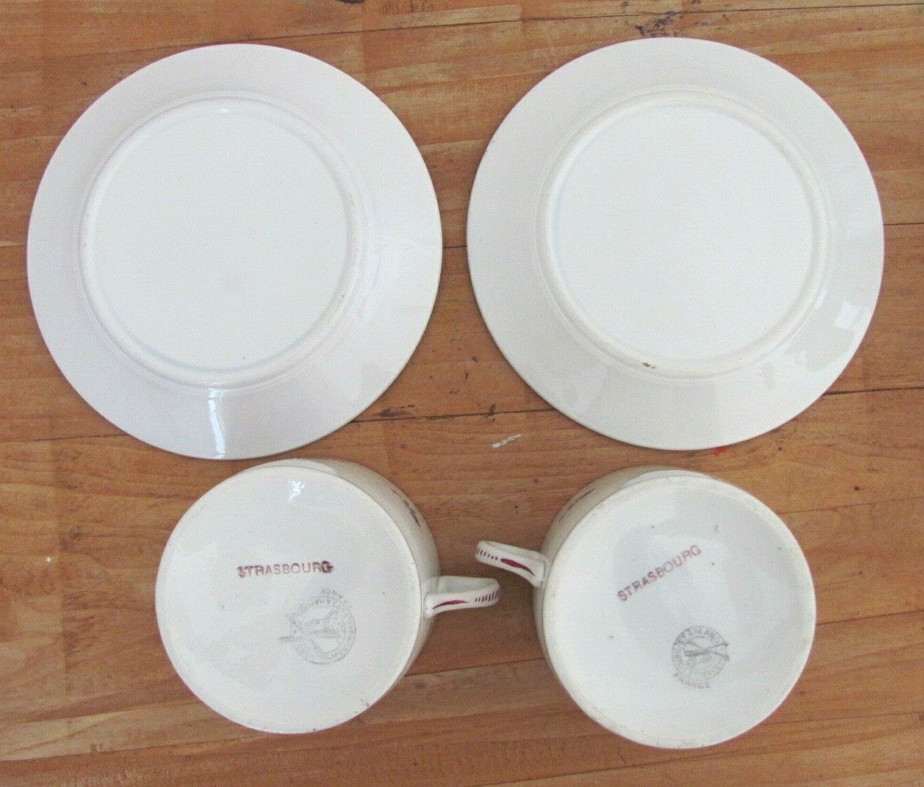 Pair of cups and under cups decorated with roses - Head to head - lunch