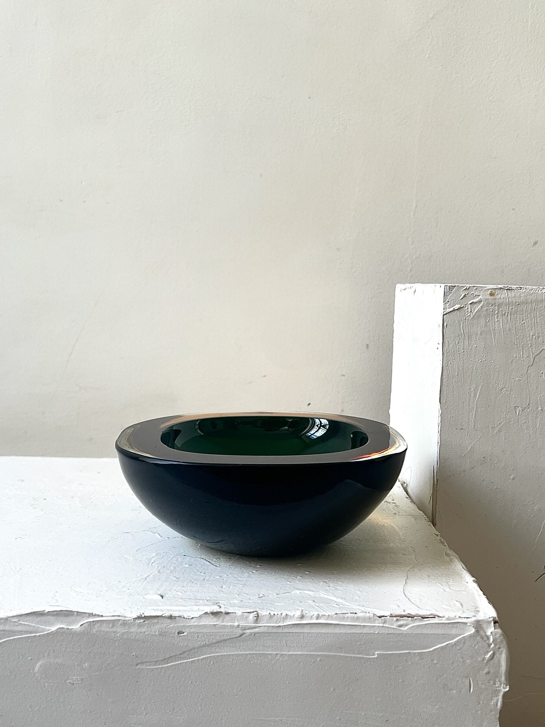 Large decorative bowl / ashtray designed in Murano glass, Italy 1970.