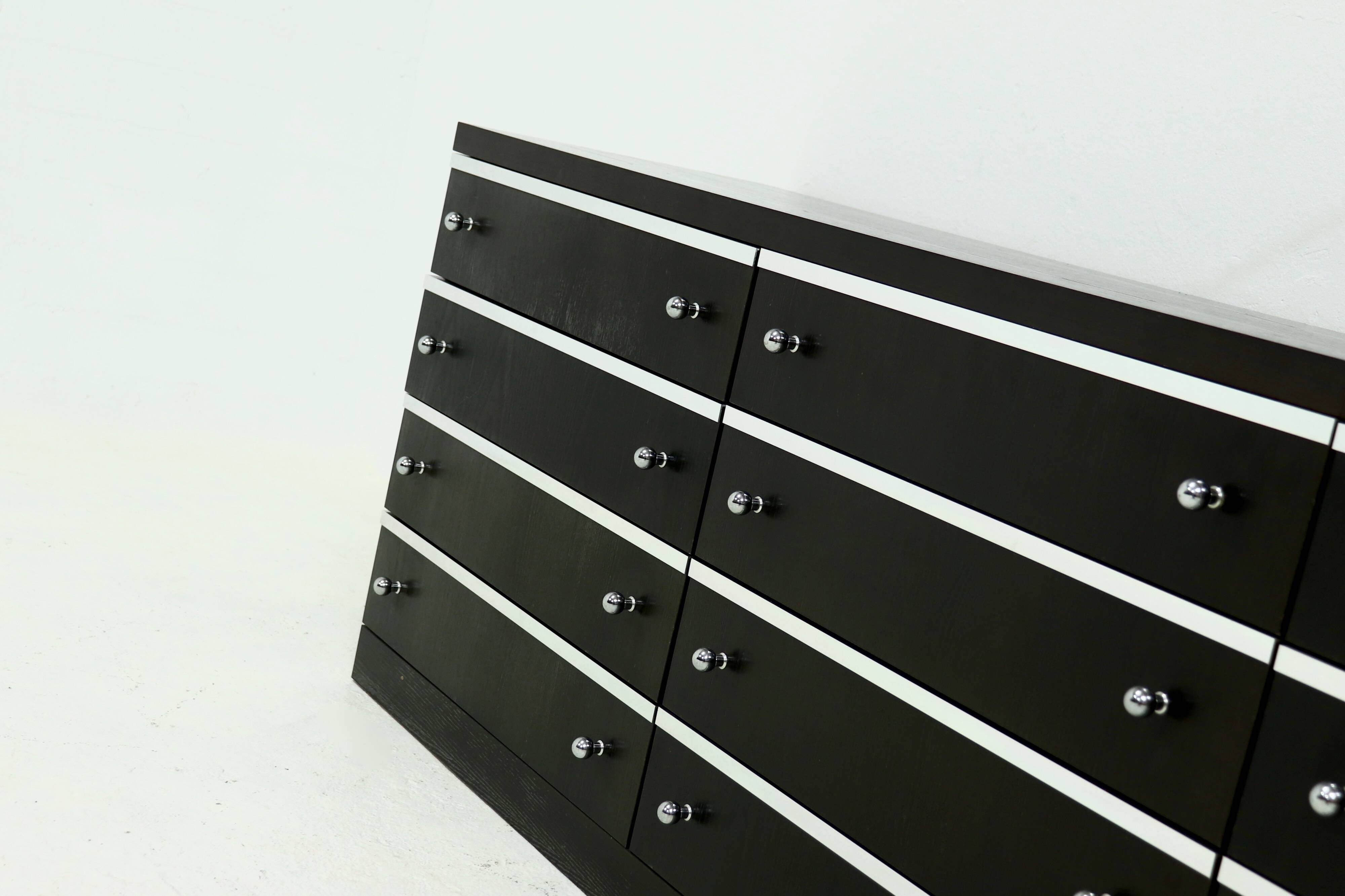 Grand buffet modulaire en bois ébène avec accents en aluminium des années 1980