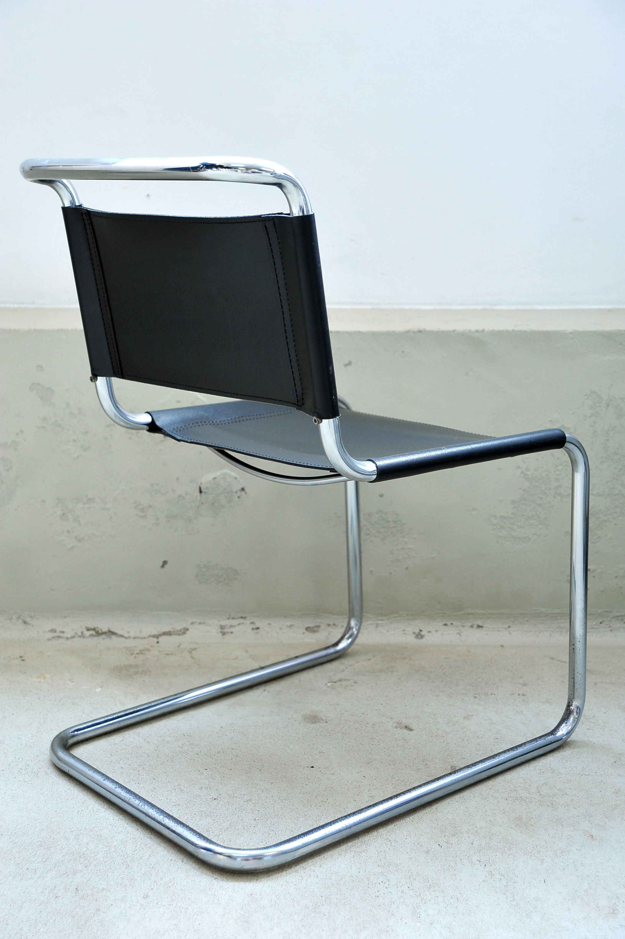 Cantilever chair S33 of Mart Stam