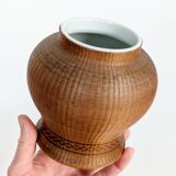 Pair of vintage Chinese vases in porcelain and woven bamboo.