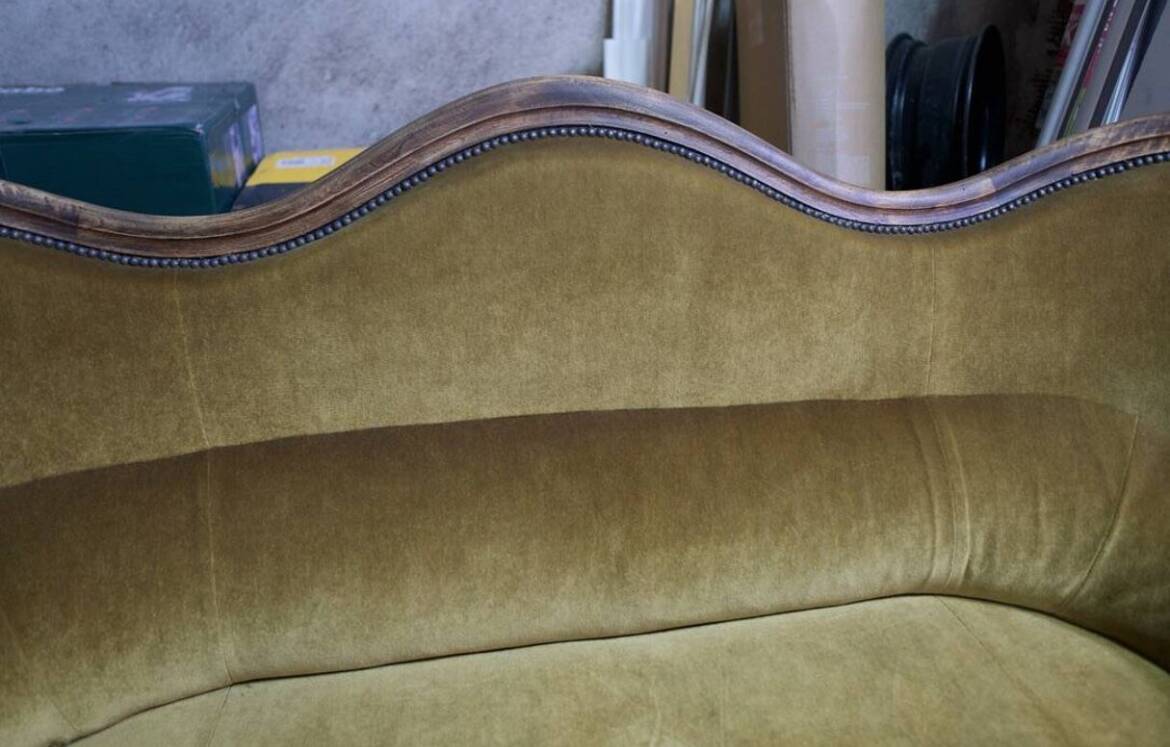 Three-seater velvet canapé in green, Louis Philippe style, 19th century.