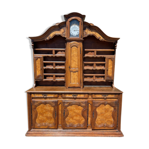 Xviiie - vaisselier bressan avec horloge en loupe d’orme