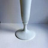 Vase en opaline blanc dentelé années 60