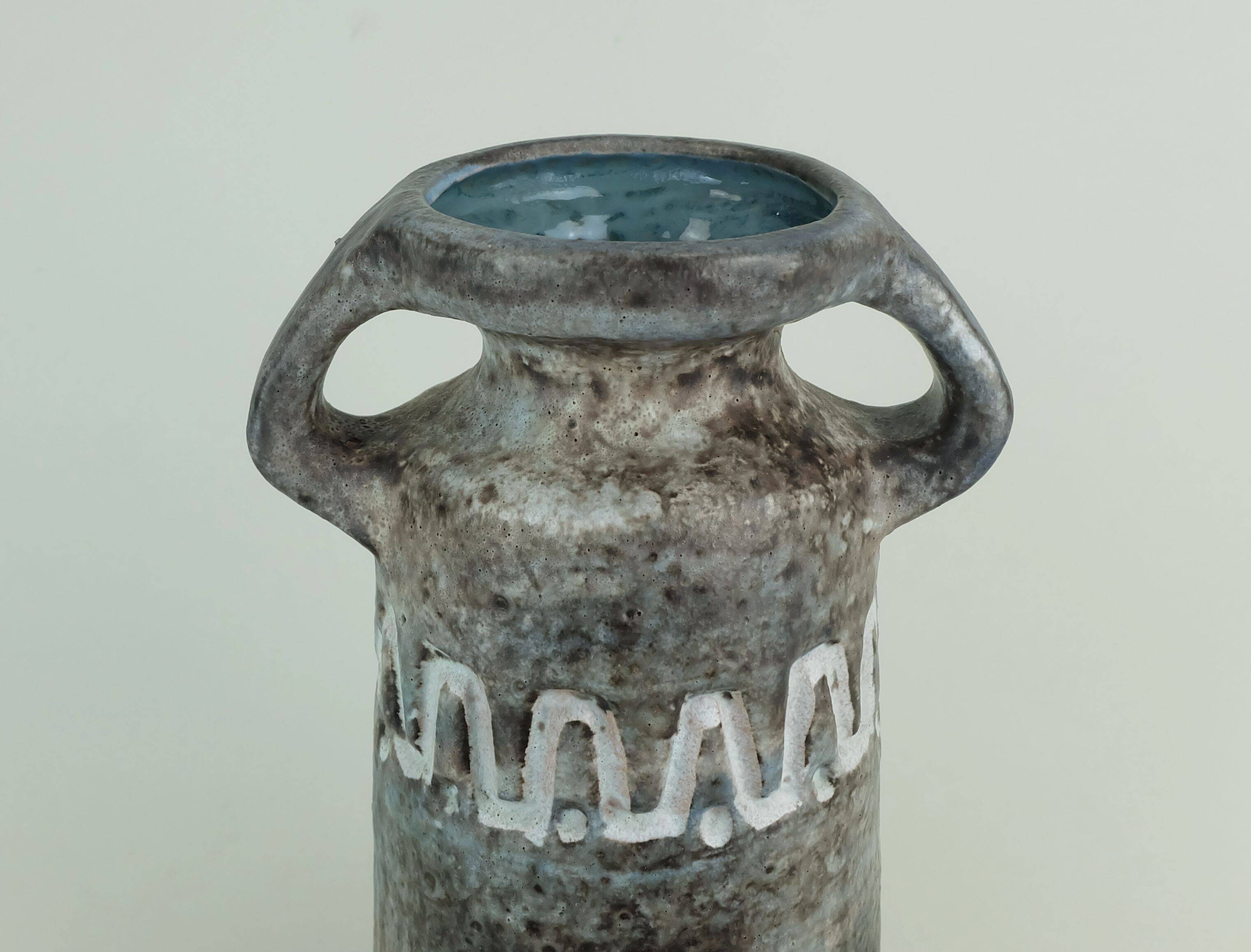 East german 1960s vase heissner keramik model v/32 relief pattern