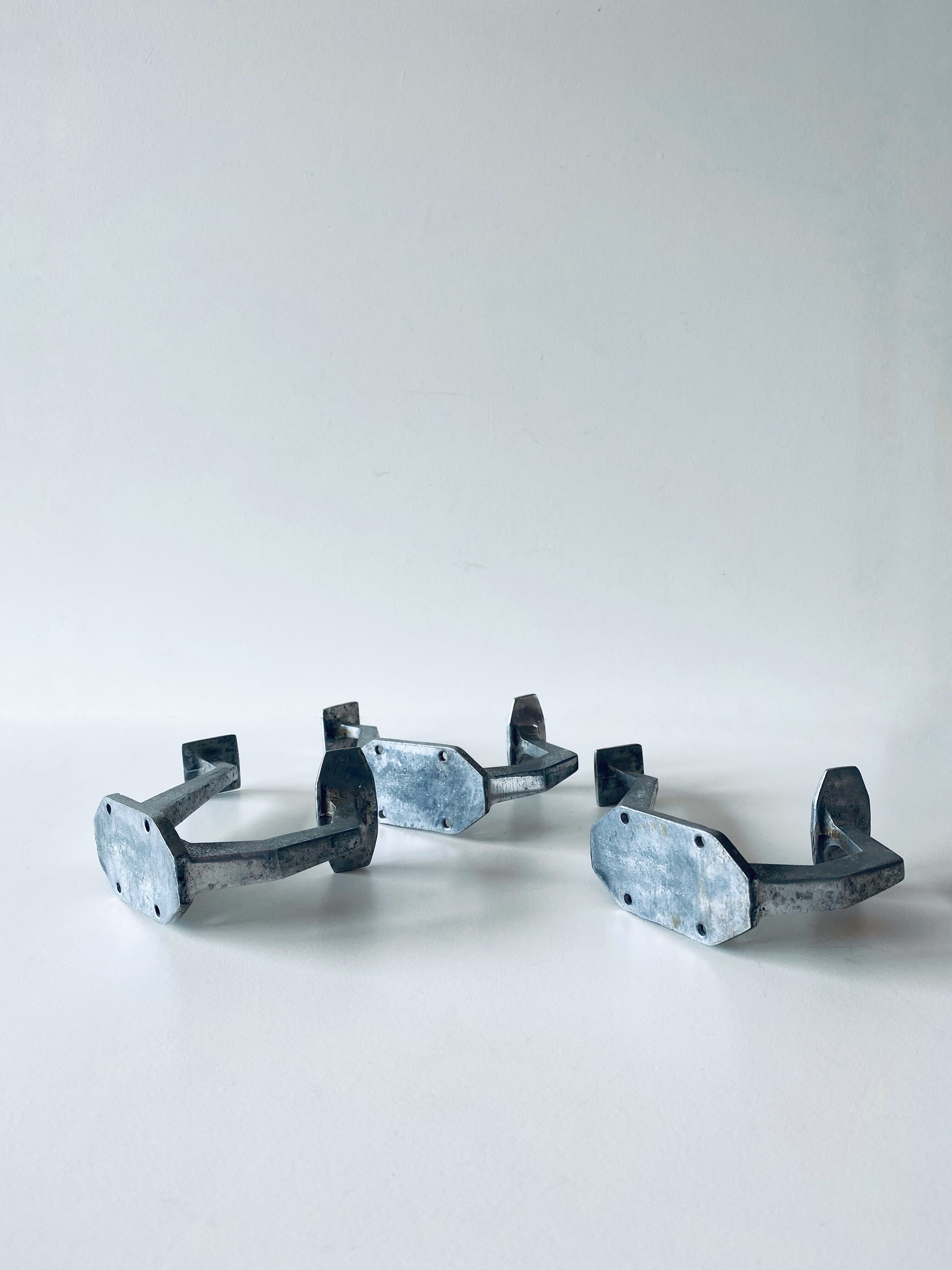 Lot de 3 patères anciennes en aluminium