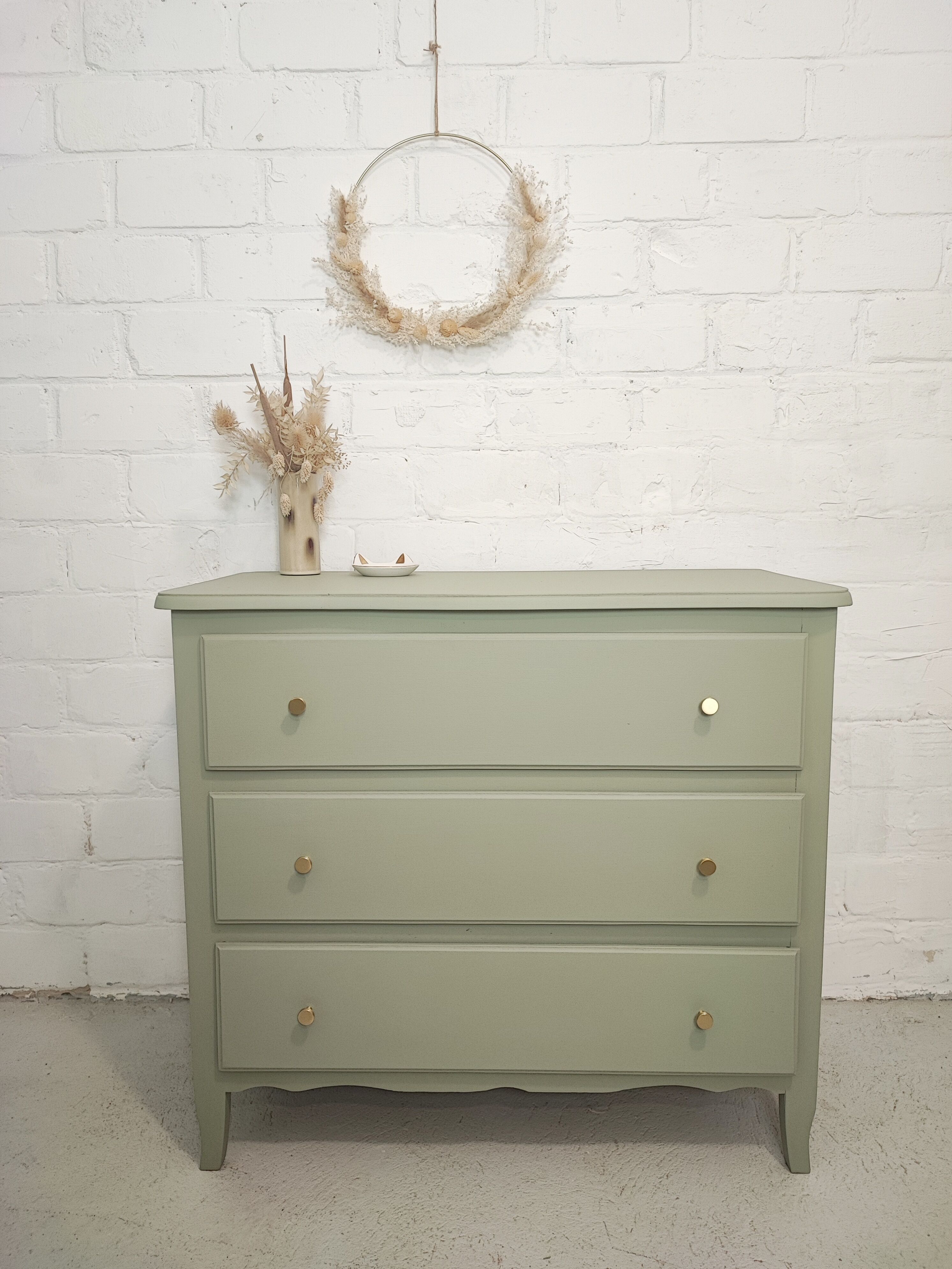 Commode vintage vert amande