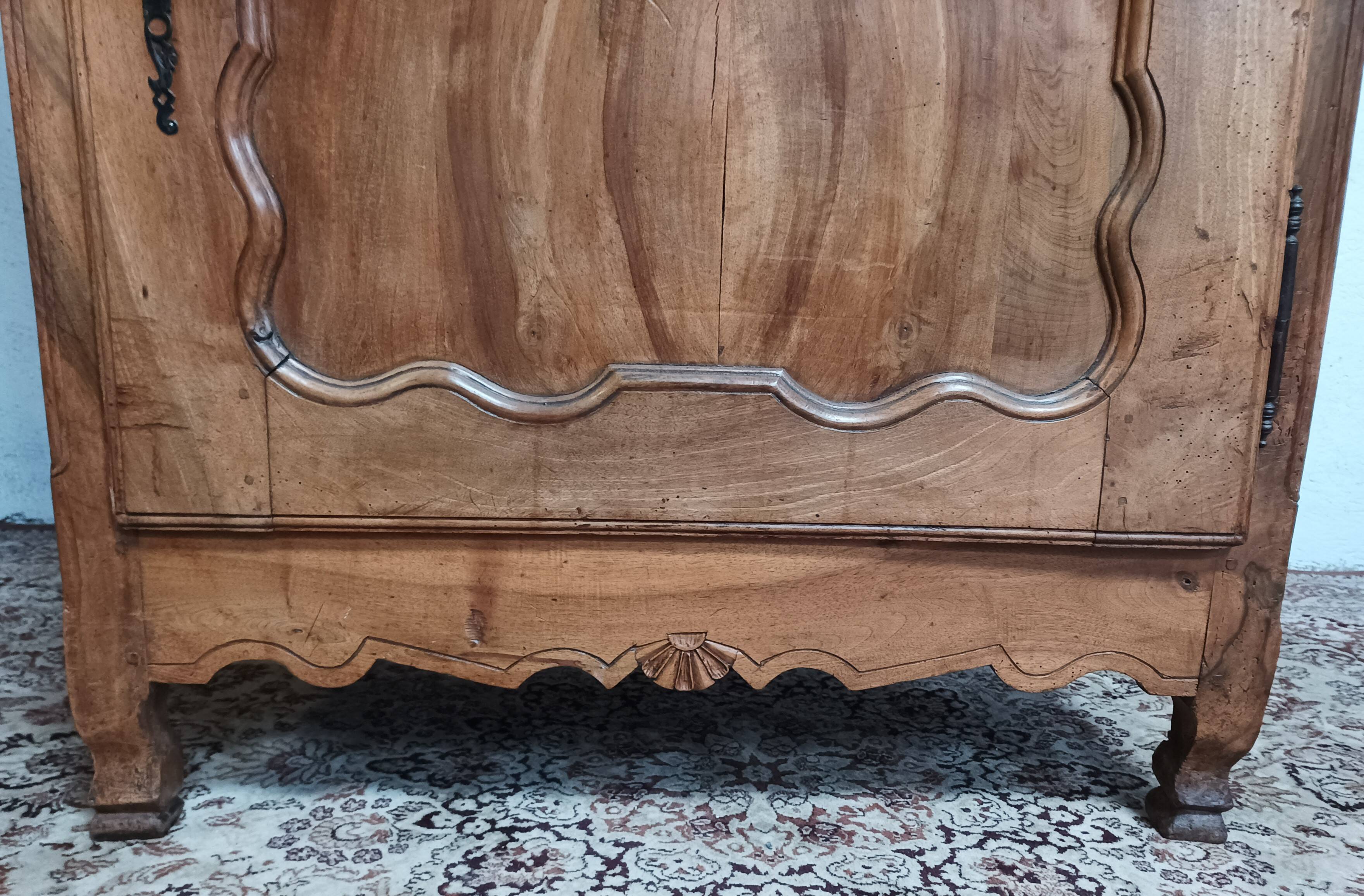 Louis XV standing man in walnut 18th century