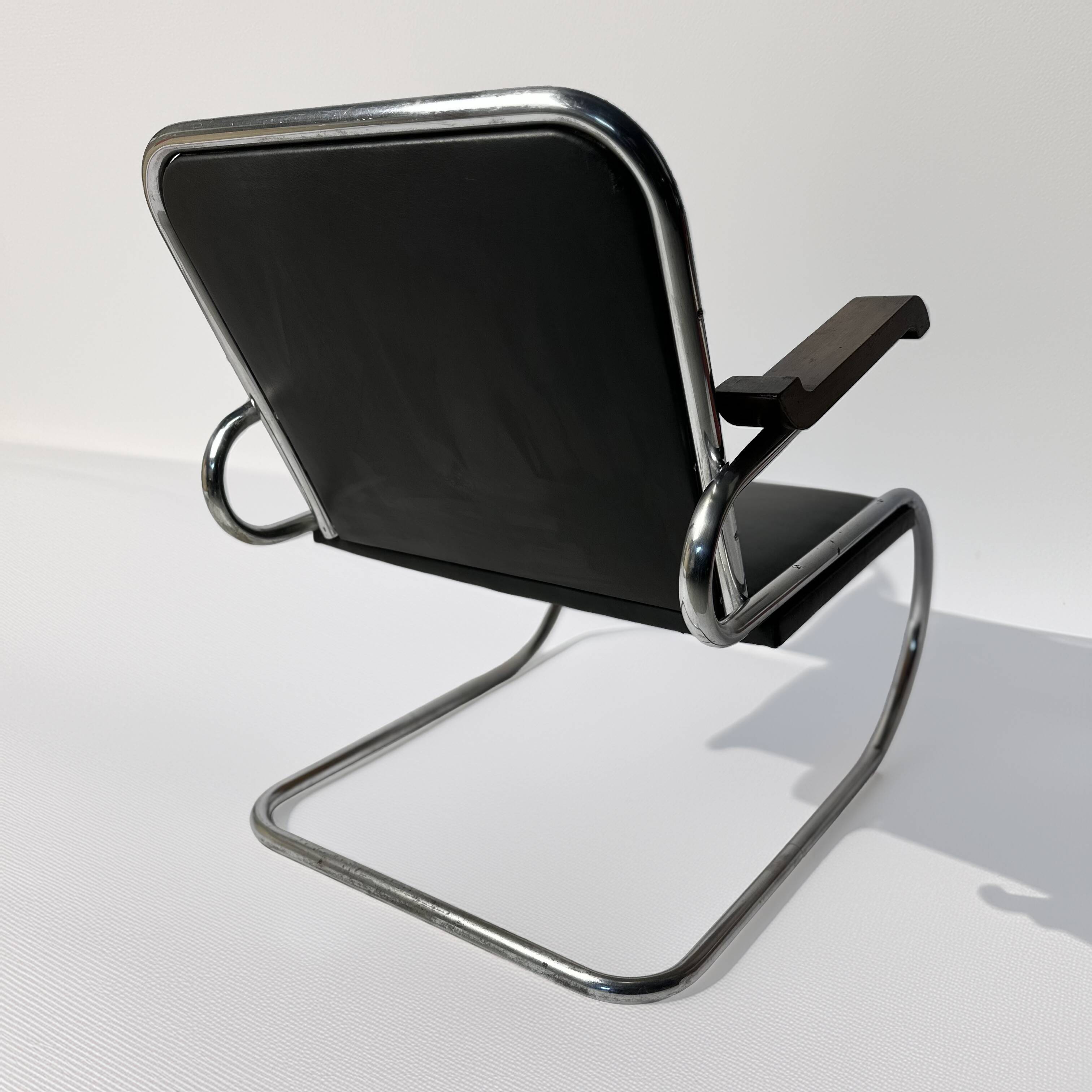 Pair of 1930s - 40s Bauhaus Cantilever Armchairs – Tubular Steel, Wooden Arms