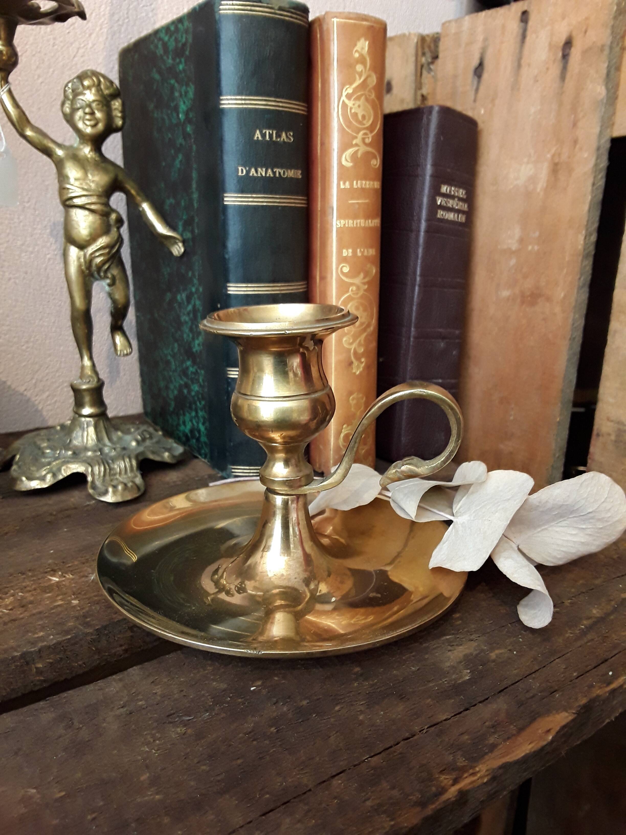 Cellar rat candle holder