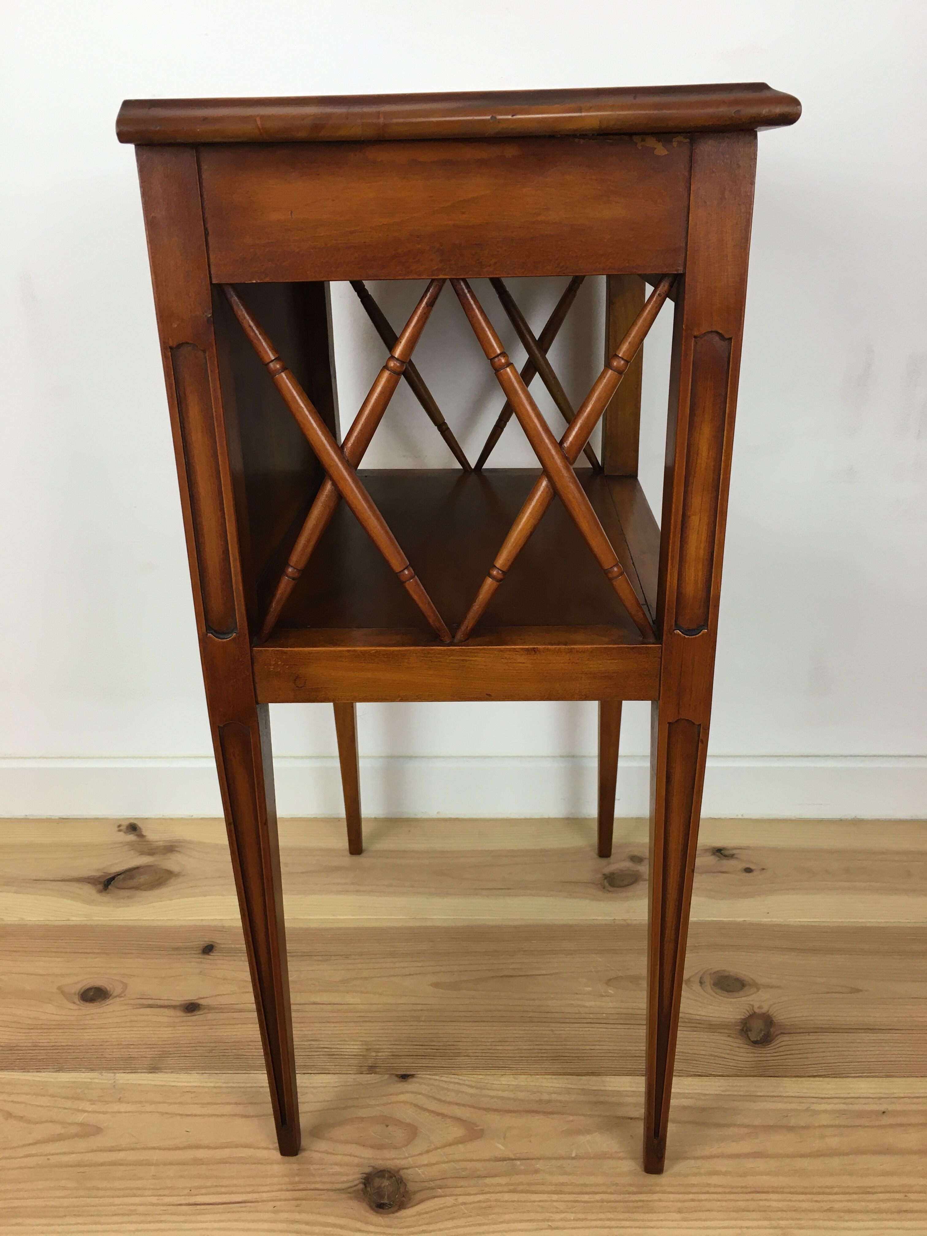 Bedside Directory Style, Louis XVI