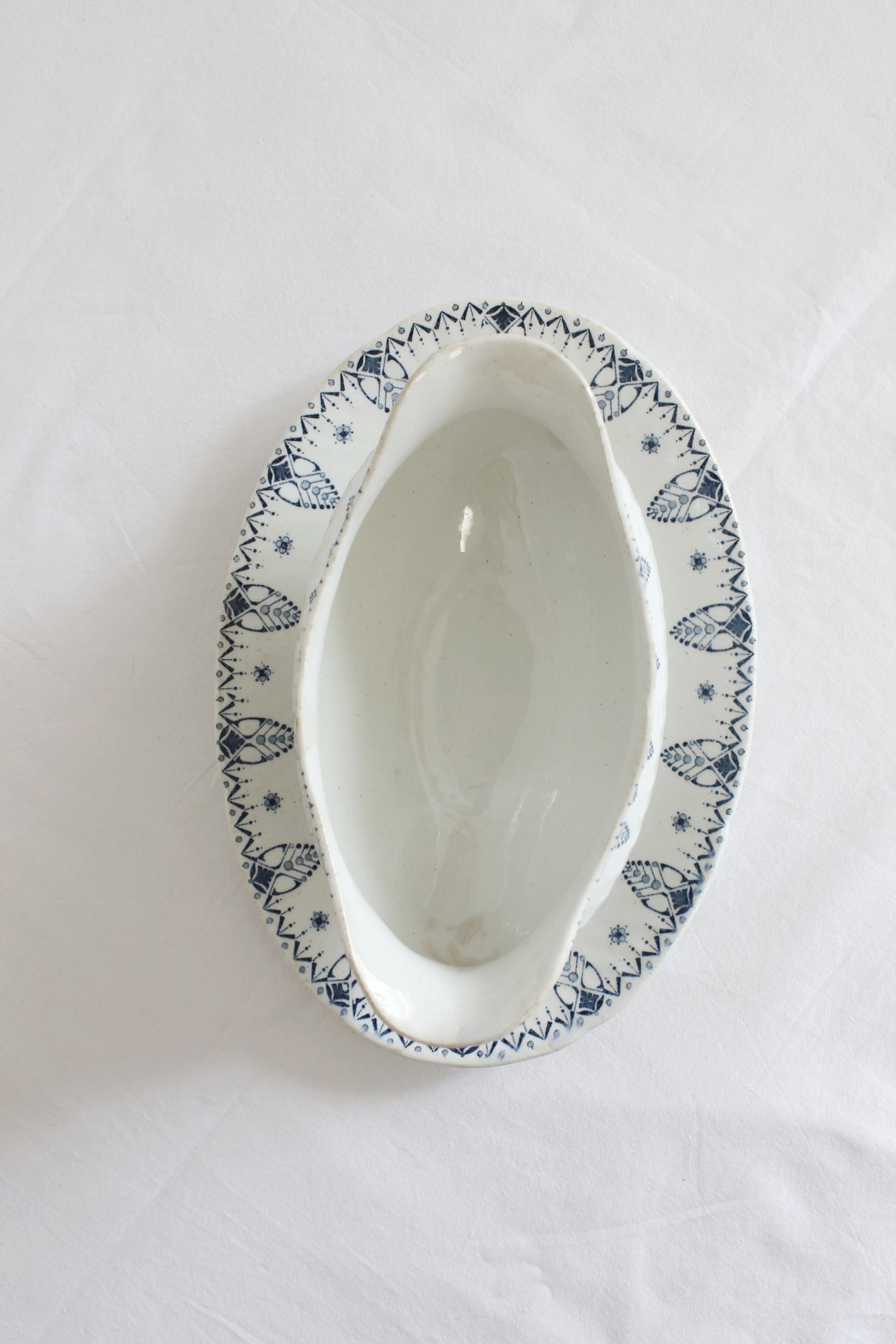 Gien "Memphis" iron clay sauce boat